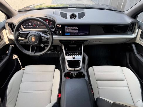 Certified 2026 Porsche Cayenne AWD/4WD image 17