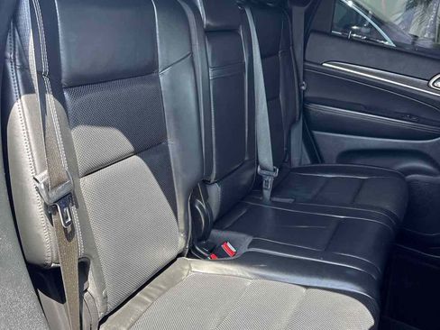 Used 2017 Jeep Grand Cherokee Limited w/ Luxury Group II image 14