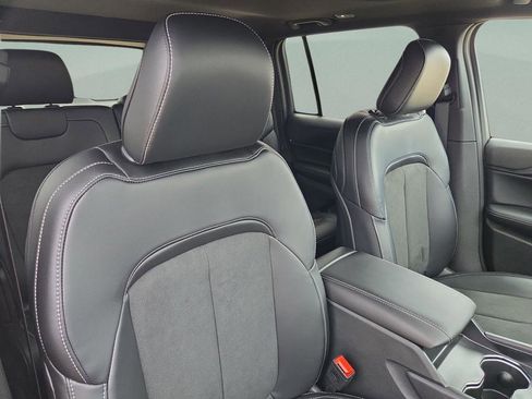 New 2025 Jeep Grand Cherokee Altitude RWD image 32