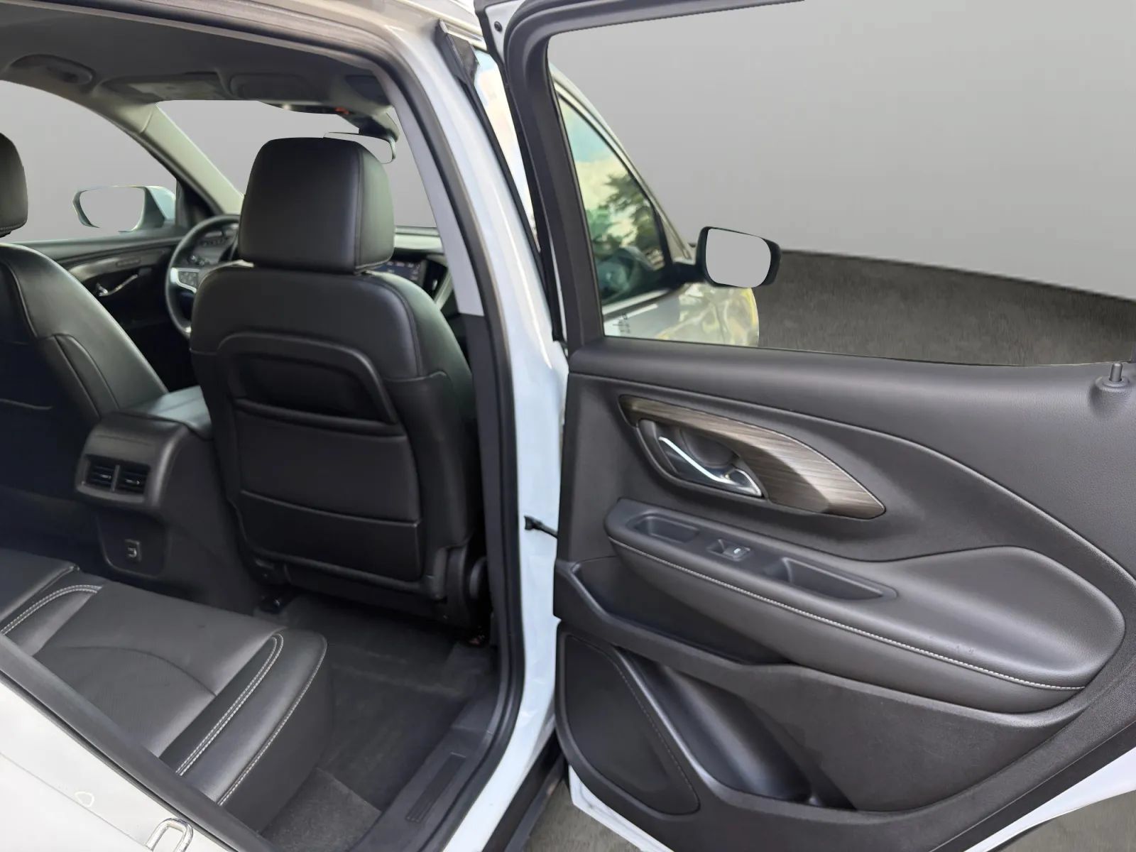 Used 2023 GMC Terrain SLT w/ Tech Package AWD/4WD image 17