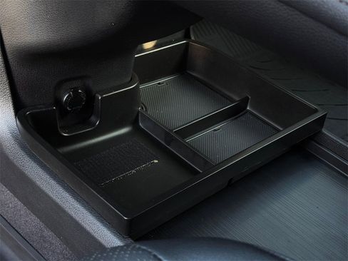 Certified 2025 Toyota Sienna Limited image 44