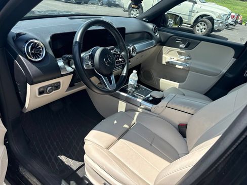 Used 2022 Mercedes-Benz GLB 250 image 2