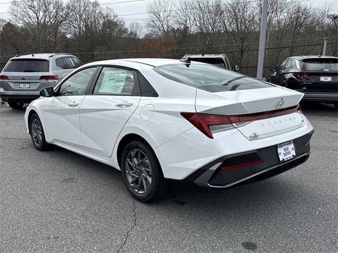 New 2026 Hyundai Elantra Blue image 5