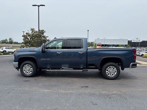 Used 2024 Chevrolet Silverado 2500 LTZ w/ LTZ Convenience Package AWD/4WD image 9