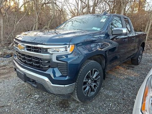Used 2023 Chevrolet Silverado 1500 LT image 3