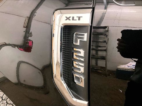 Used 2022 Ford F250 XLT w/ XLT Premium Package image 13