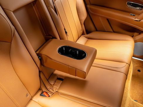 Used 2019 Bentley Bentayga image 24