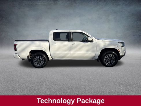 Used 2022 Nissan Frontier SV image 11