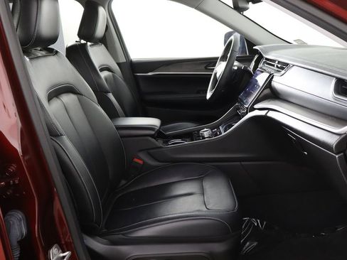 Used 2023 Jeep Grand Cherokee Limited w/ Black Appearance Package image 19