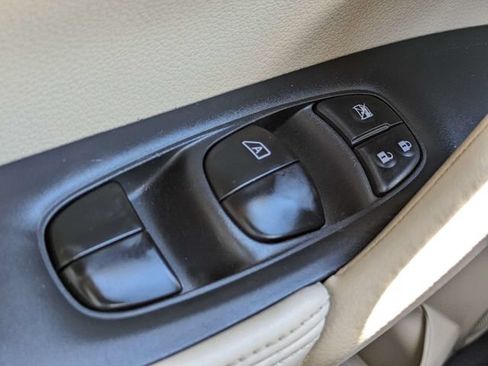 Used 2019 Nissan Rogue SL w/ Premium Package FWD image 27