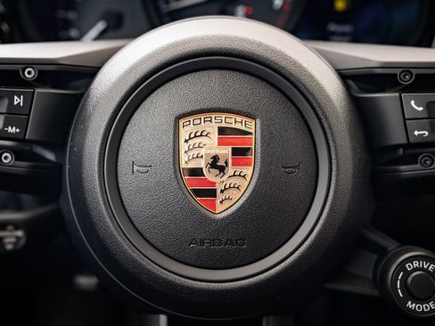 Certified 2025 Porsche Macan Turbo image 28