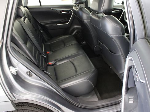 Used 2019 Toyota RAV4 Limited FWD image 38