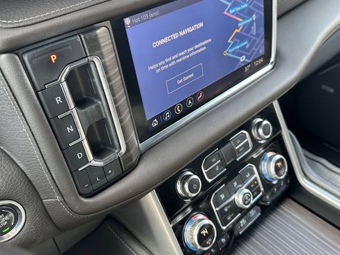 Used 2021 GMC Yukon Denali w/ Denali Premium Package image 28