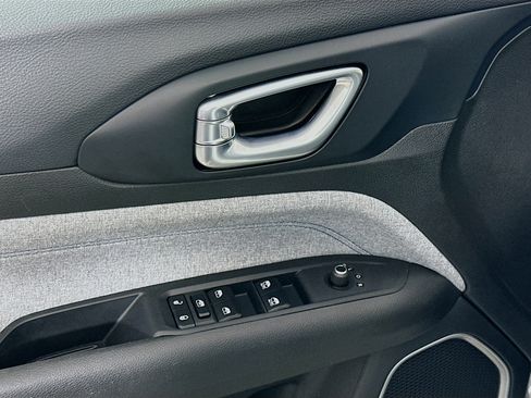 Used 2022 Jeep Compass Latitude image 15