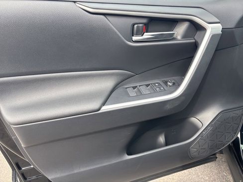 Used 2022 Toyota RAV4 SE w/ Weather & Moonroof Package AWD/4WD image 15