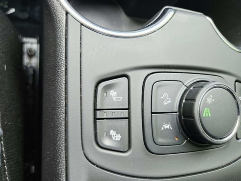 Used 2024 GMC Terrain SLE w/ Driver Convenience Package FWD image 30