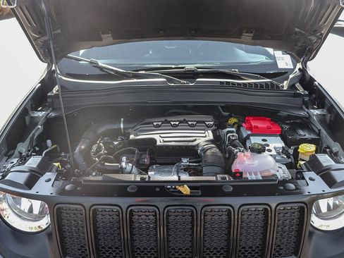 Used 2022 Jeep Renegade Altitude AWD/4WD image 33