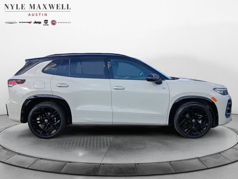 Used 2026 Volkswagen Tiguan SE R-Line FWD image 17