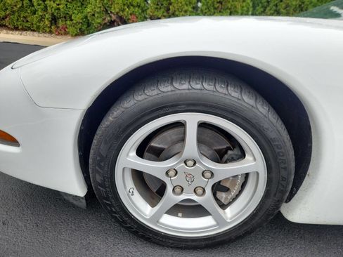 Used 2000 Chevrolet Corvette Convertible w/ Performance Handling Pkg image 15