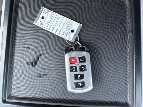 Used 2013 Toyota Sienna XLE FWD image 39