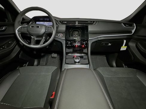 New 2025 Jeep Grand Cherokee L Altitude image 7