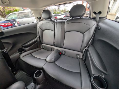 Used 2019 MINI Cooper 2-Door Hardtop w/ Signature Upholstery Package FWD image 16