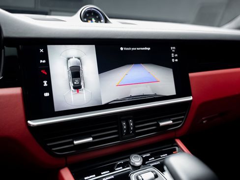 Used 2023 Porsche Cayenne Turbo image 50