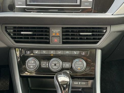 Certified 2024 Volkswagen Jetta SE FWD image 20