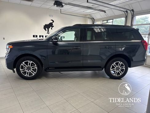 Certified 2025 Ford Expedition Active RWD image 5