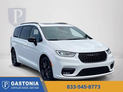 Certified 2025 Chrysler Pacifica Limited