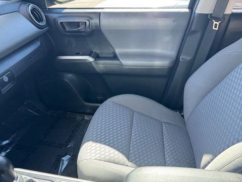 Certified 2022 Toyota Tacoma SR5 AWD/4WD image 25