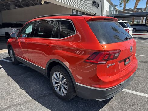 Used 2018 Volkswagen Tiguan SE w/ Panoramic Sunroof Package image 7