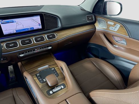 Used 2024 Mercedes-Benz GLS 580 4MATIC w/ Night Package image 25