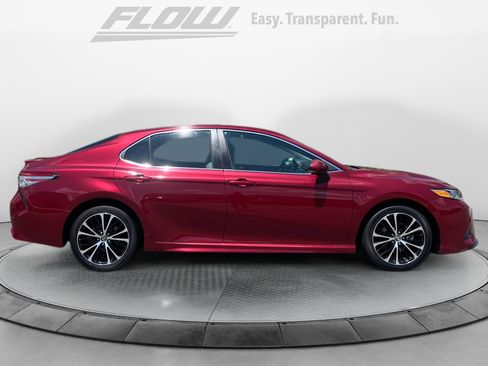 Used 2018 Toyota Camry SE w/ Moonroof Package FWD image 10