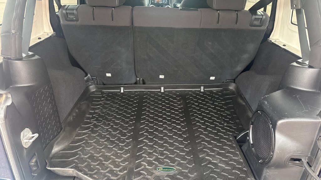 Used 2013 Jeep Wrangler Unlimited Rubicon w/ Dual Top Group AWD/4WD image 13