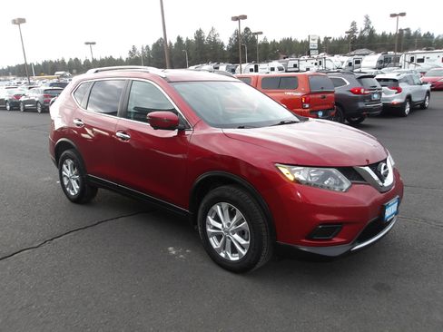 Used 2016 Nissan Rogue SV w/ SV Premium Package image 7
