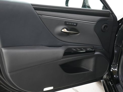 Used 2025 Lexus ES 300h FWD image 18