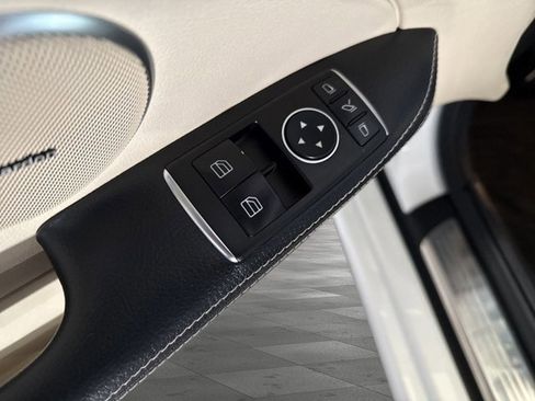 Used 2015 Mercedes-Benz SLK 250 image 10