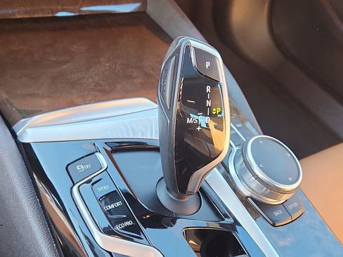 Used 2017 BMW 530i xDrive image 16