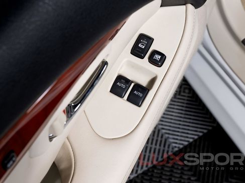 Used 2010 Lexus SC 430 Convertible image 19