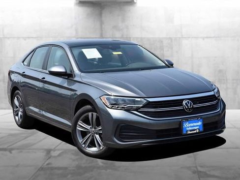 Certified 2023 Volkswagen Jetta SE w/ Panoramic Sunroof Package FWD image 2