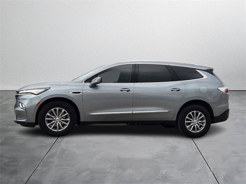 Used 2023 Buick Enclave Premium image 2