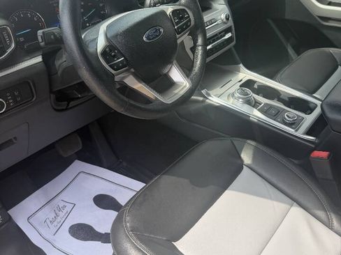 Used 2024 Ford Explorer XLT w/ Equipment Group 202A AWD/4WD image 18