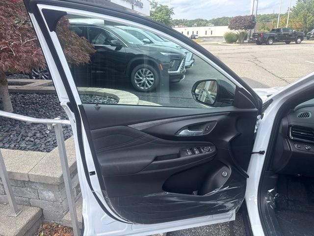 New 2026 Buick Envista Sport Touring w/ Convenience I Package FWD image 9