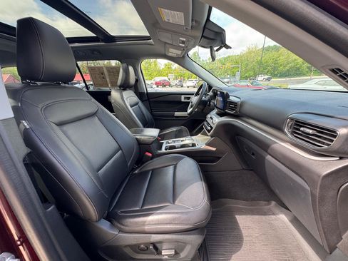 Used 2022 Ford Explorer XLT w/ Equipment Group 202A AWD/4WD image 25