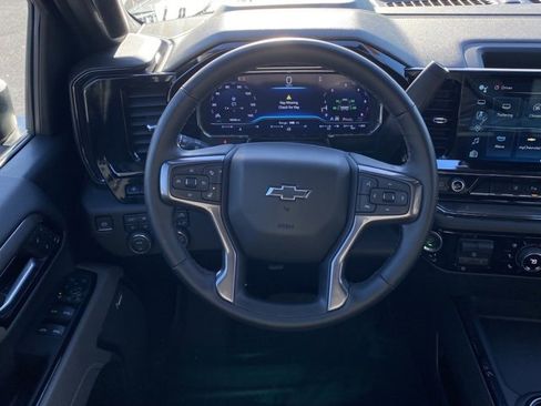 Used 2024 Chevrolet Silverado 2500 ZR2 w/ Technology Package image 25