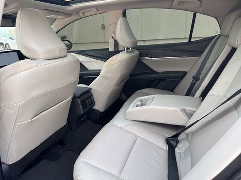 Used 2025 Toyota Camry XLE w/ Premium Plus Package image 19