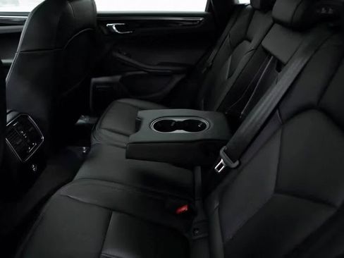 Certified 2025 Porsche Macan Turbo image 29