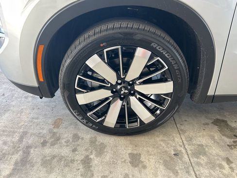 New 2026 Mitsubishi Outlander SE image 14