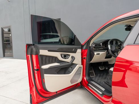 Used 2023 Lamborghini Urus S AWD/4WD image 71